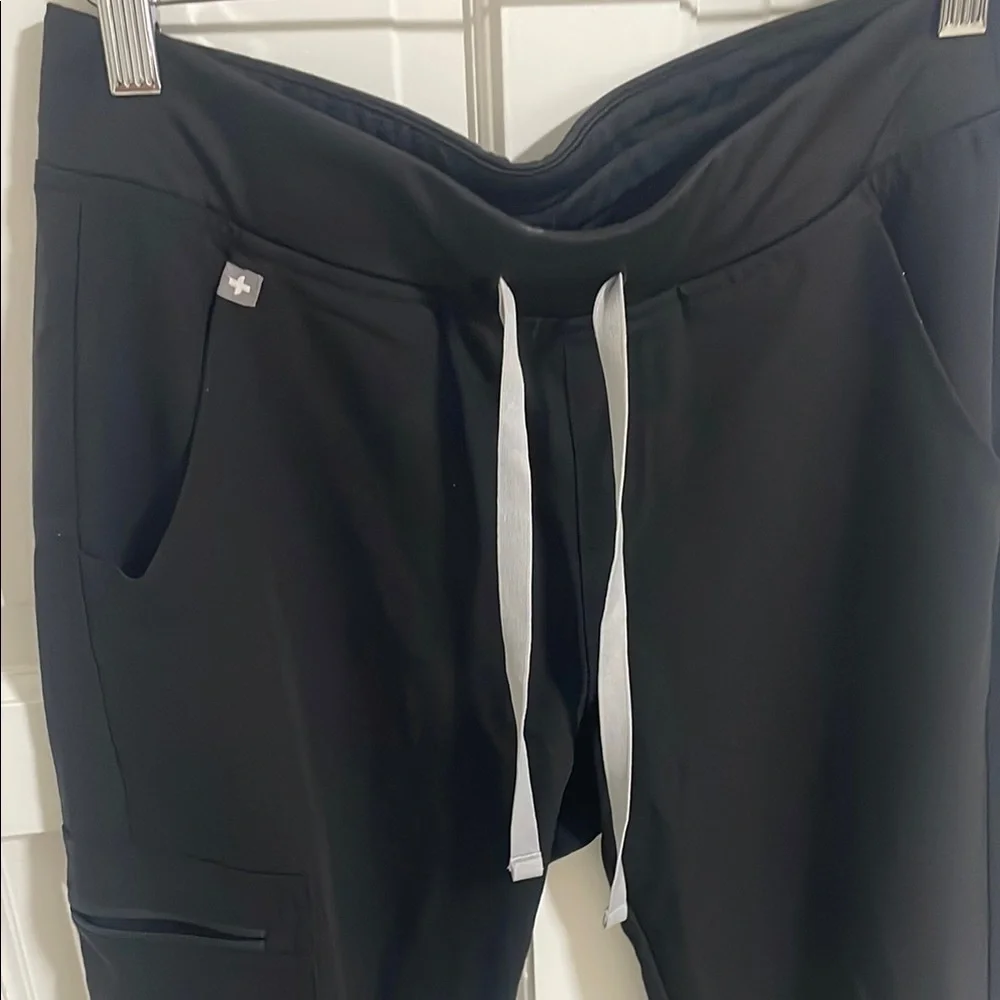 Figs Zamora Jogger in Black Small
